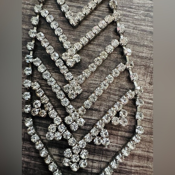 Beautiful ALDO faux diamonds necktie necklace! Very detailed n well made ! - Picture 4 of 6